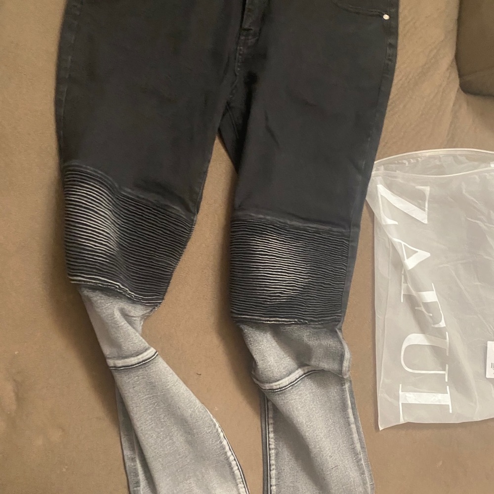 Jeans - Picture 2 of 4